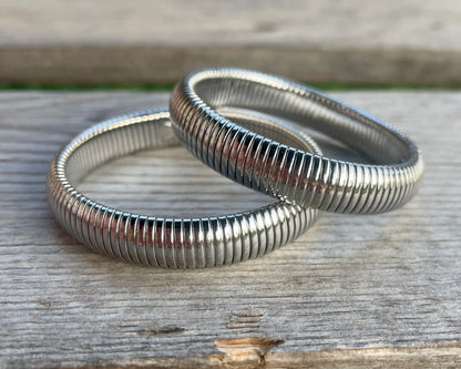 NARROW SILVER BANGLE